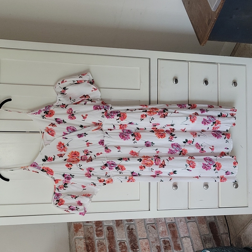 NWOT White Floral Cold Shoulder Dress